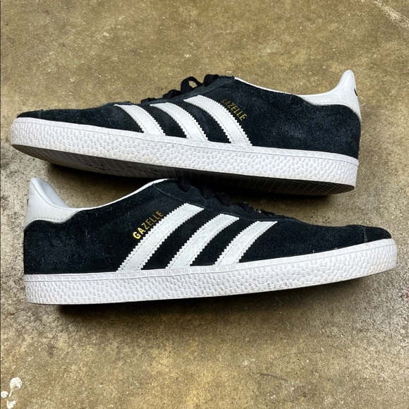Adidas Men's Dark Blue/Black Gazelle Sneakers
Size: 7 (women’s 8.5) - Picture 2 of 7